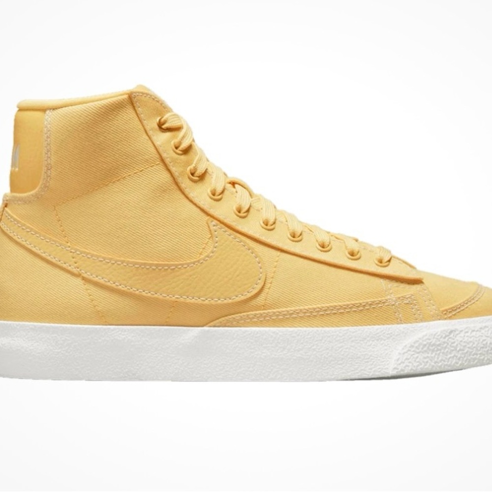 Nike Women’s Yellow Canvas Blazer- Size 7- pre-owned